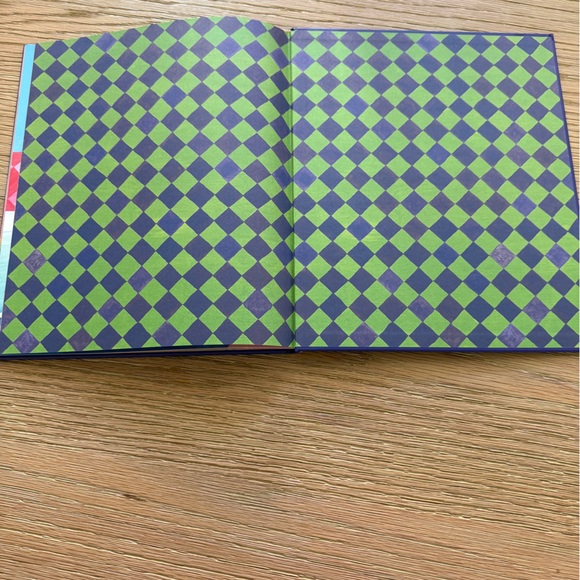 My Big Barefoot Book of French & English Words (French and English Edition) - Picture 11 of 12